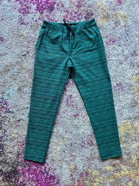 Super Cute Lululemon Jet Crop Slim Pants, size 4